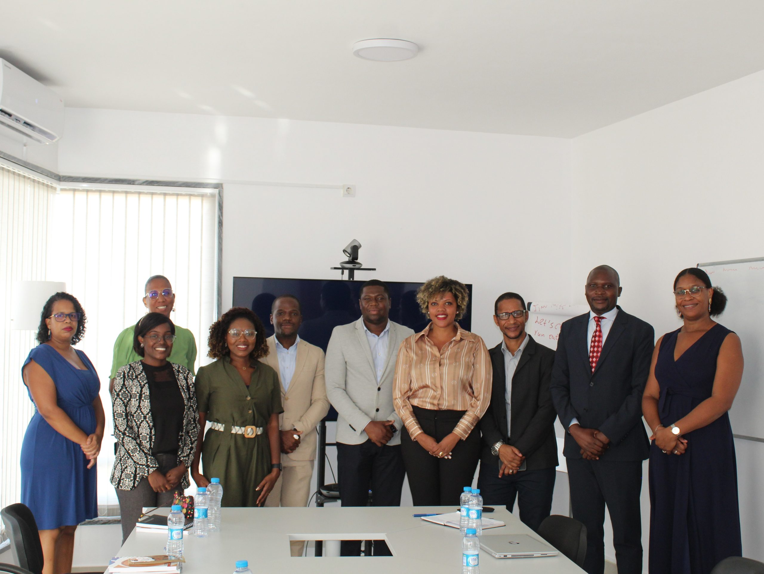 DELEGAÇÃO DA ANGOLA VISITA DGE